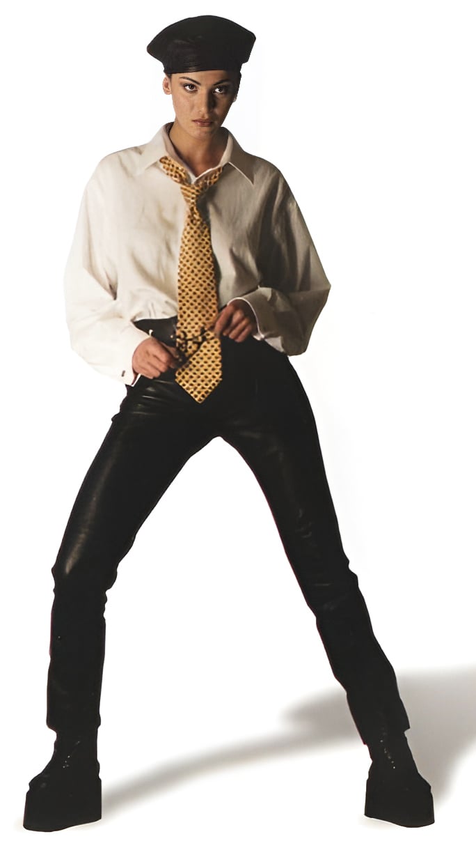 Xavfli jinsiy aloqa porno video onlayn Internetda mast xotinimni sikdim.